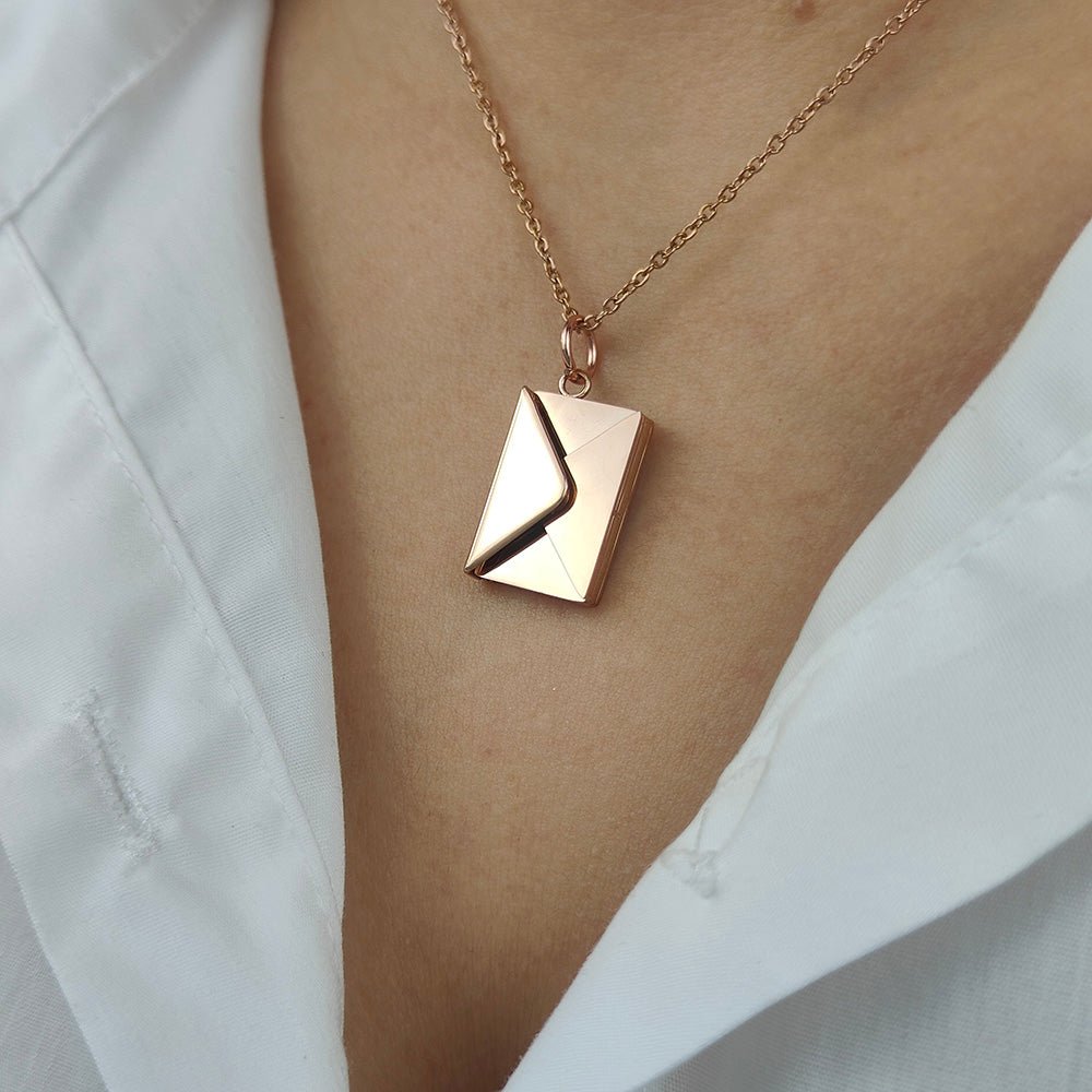 Colar Envelope Personalizado + Caixa 6 Rosas