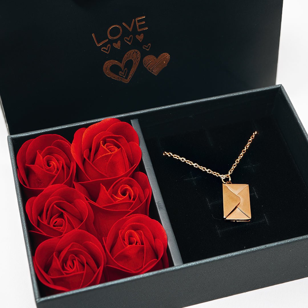 Colar Envelope Personalizado + Caixa 6 Rosas