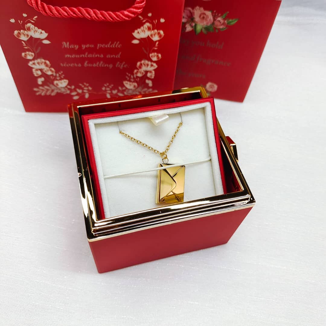 Caixa Rotativa Rosa Real & Colar Envelope Personalizado