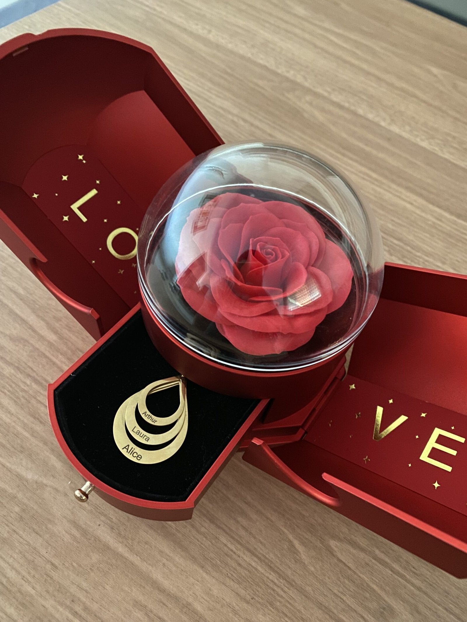 Caixa Asas & Colar Pingo Personalizado Com Nomes