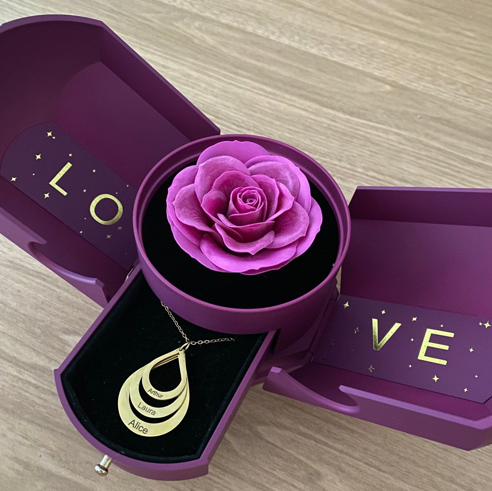 Caixa Asas & Colar Pingo Personalizado Com Nomes