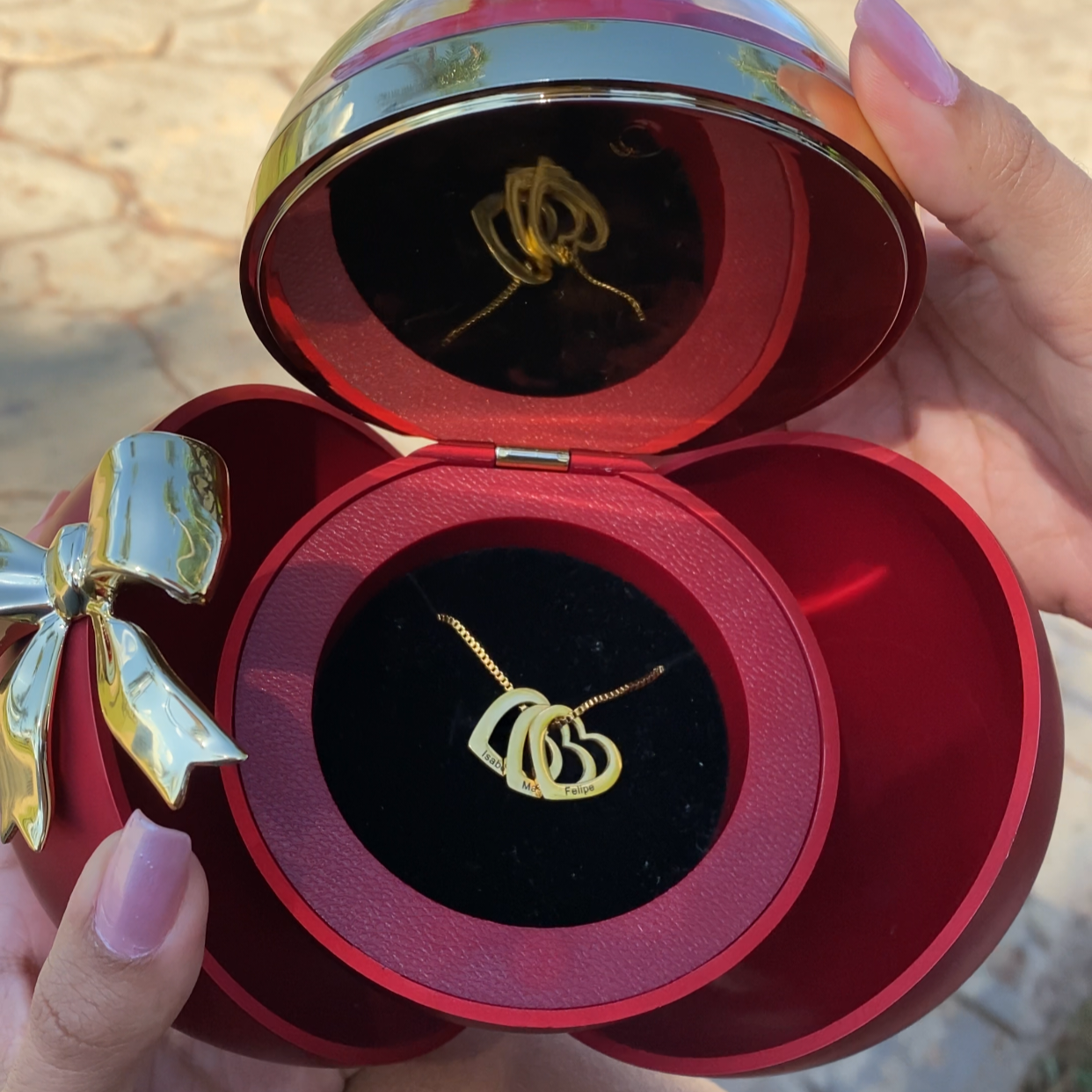 Caixa Laço Eterno & Colar Corações Personalizados