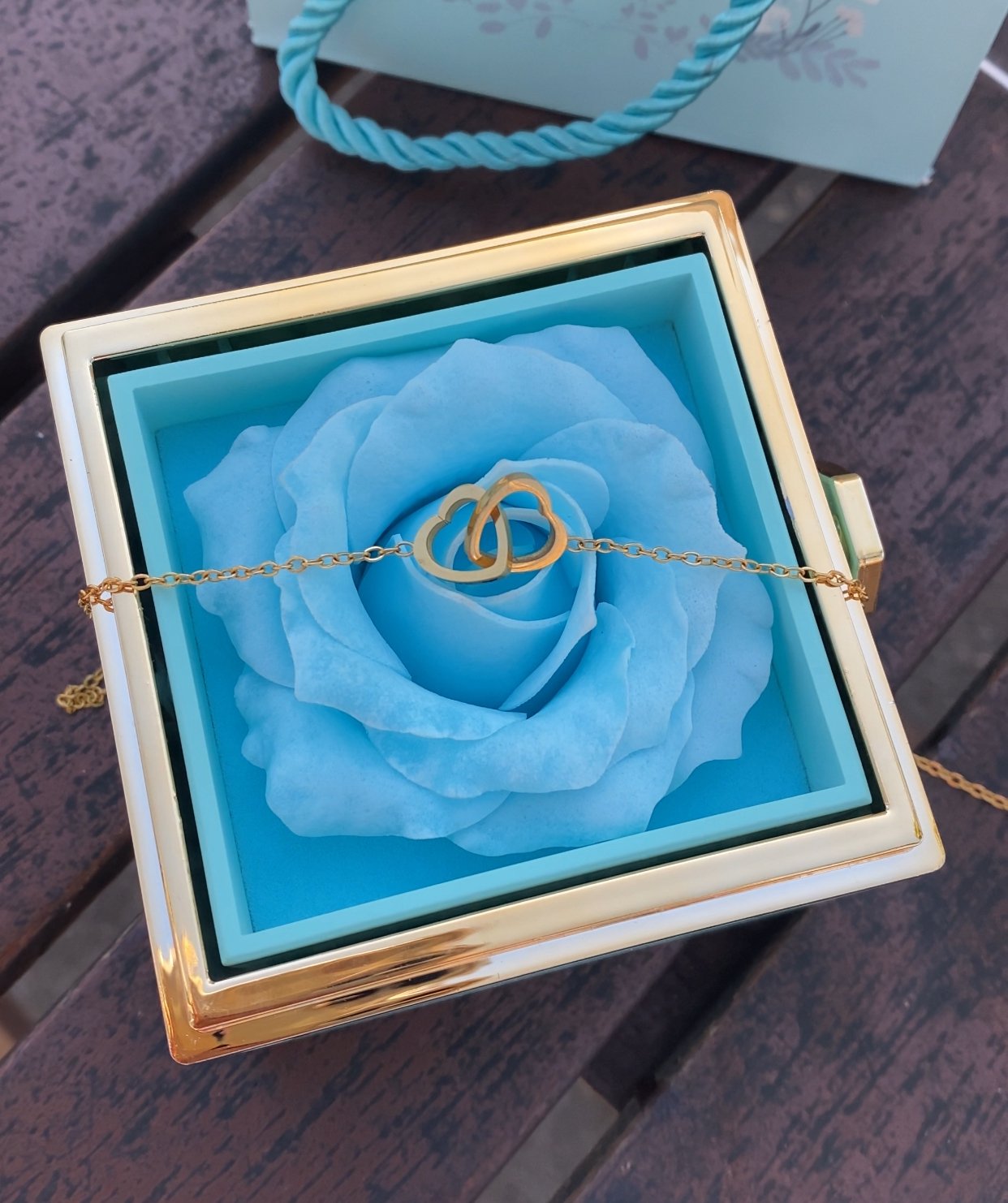 Caixa Rotativa Rosa Real & Colar Personalizavel Com Nomes