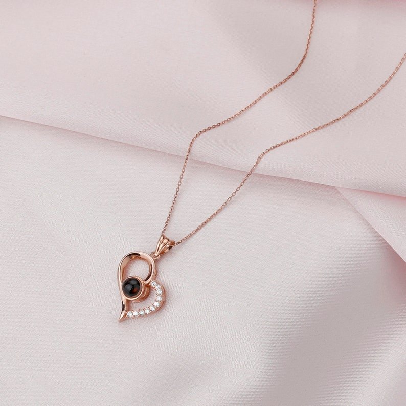 Caixa Rotativa Rosa Real & Colar Eu Te Amo Em 100 Idiomas