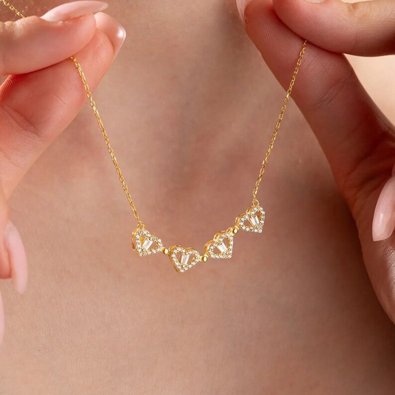 Urso Rotativo Com Rosa Real & Colar Trevo 2 Em 1