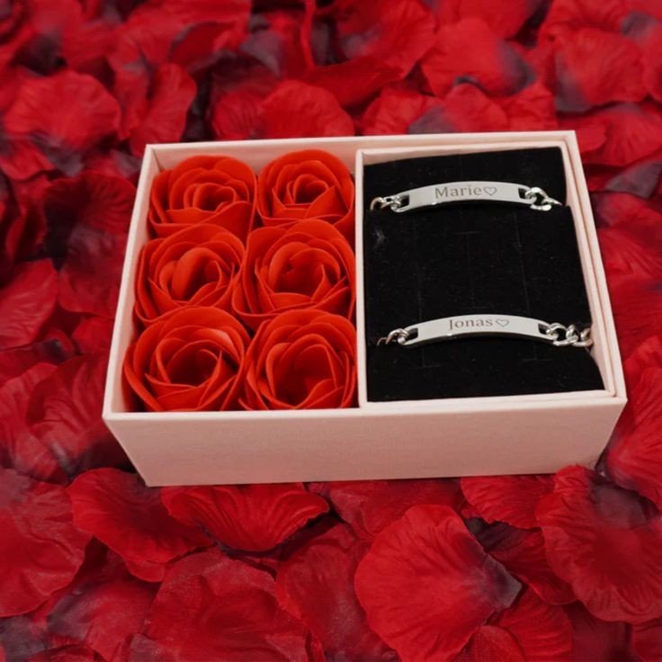 Pulseira com Nomes + Caixa