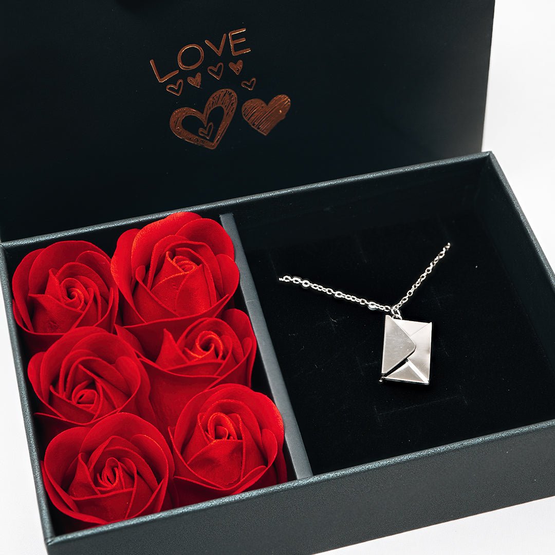 Colar Envelope Personalizado + Caixa 6 Rosas