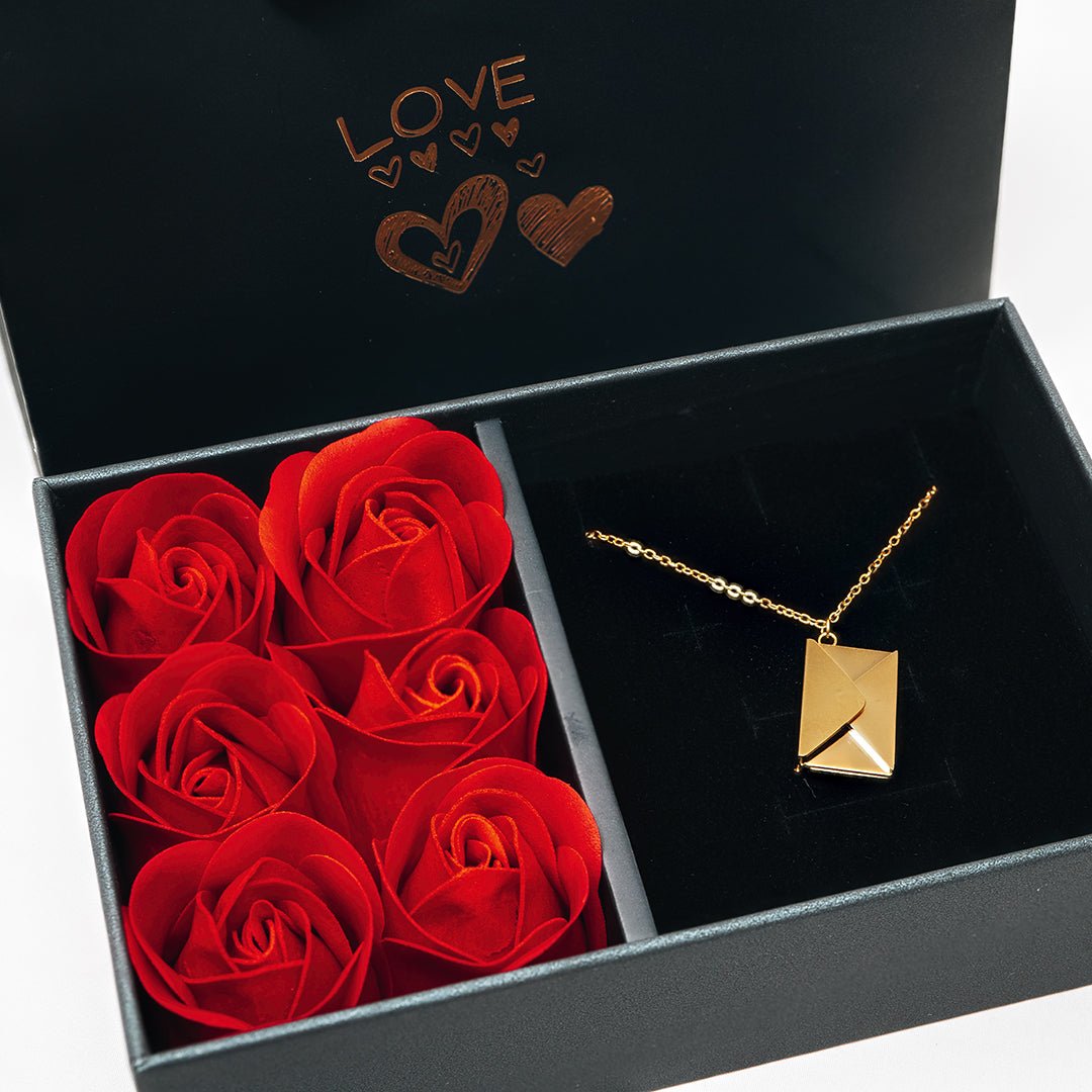 Colar Envelope Personalizado + Caixa 6 Rosas