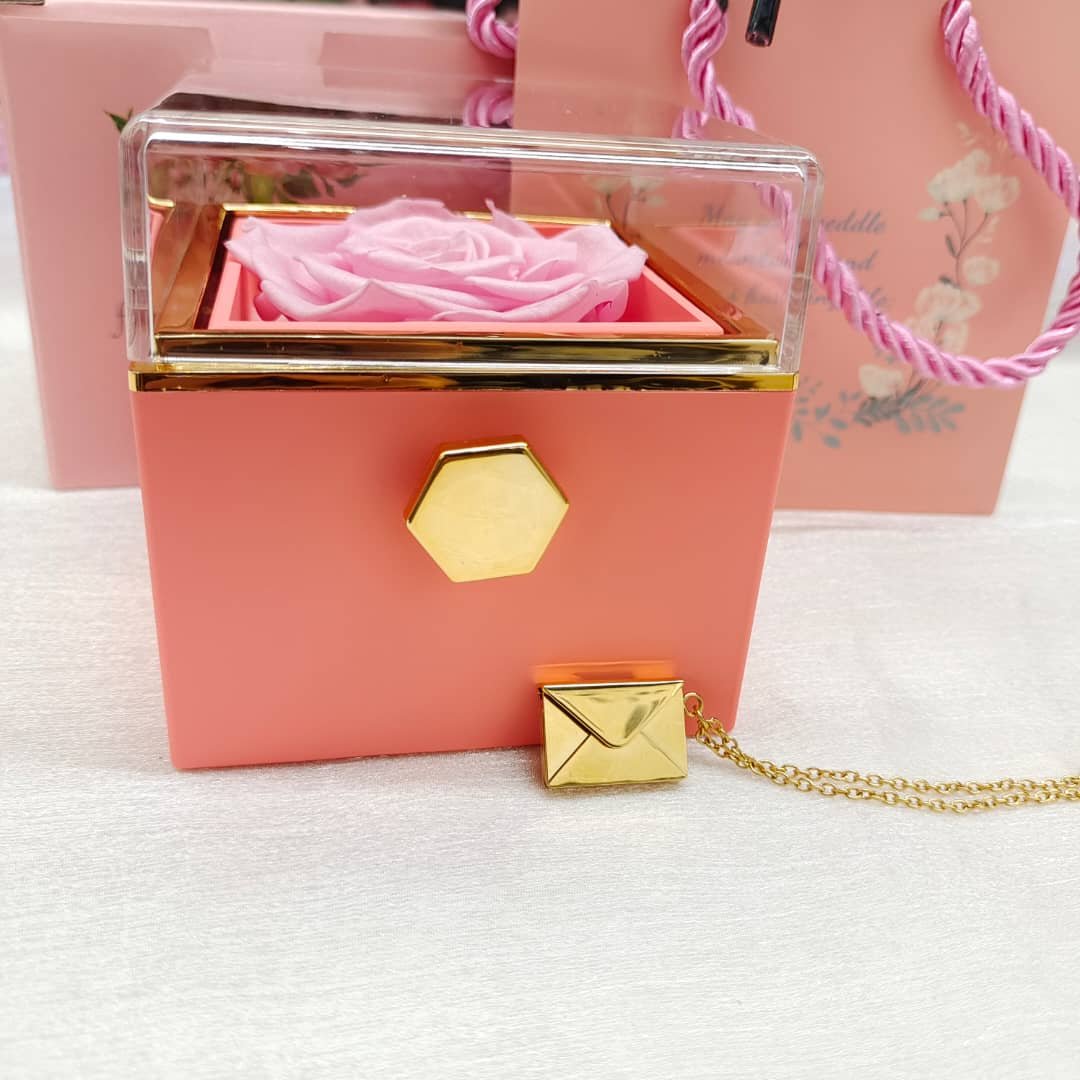 Caixa Rotativa Rosa Real & Colar Envelope Personalizado