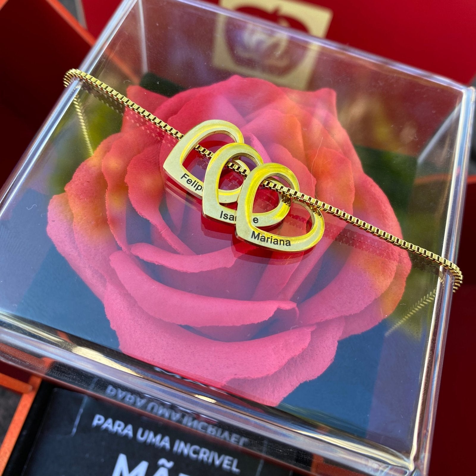 Caixa Maçã Com Rosa & Colar Coração de Mãe Personalizado Com Nomes