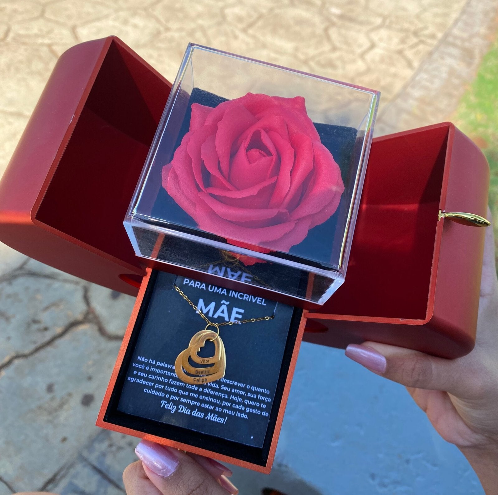Caixa Maçã Com Rosa & Colar Amor Fraterno Personalizado Com Nomes