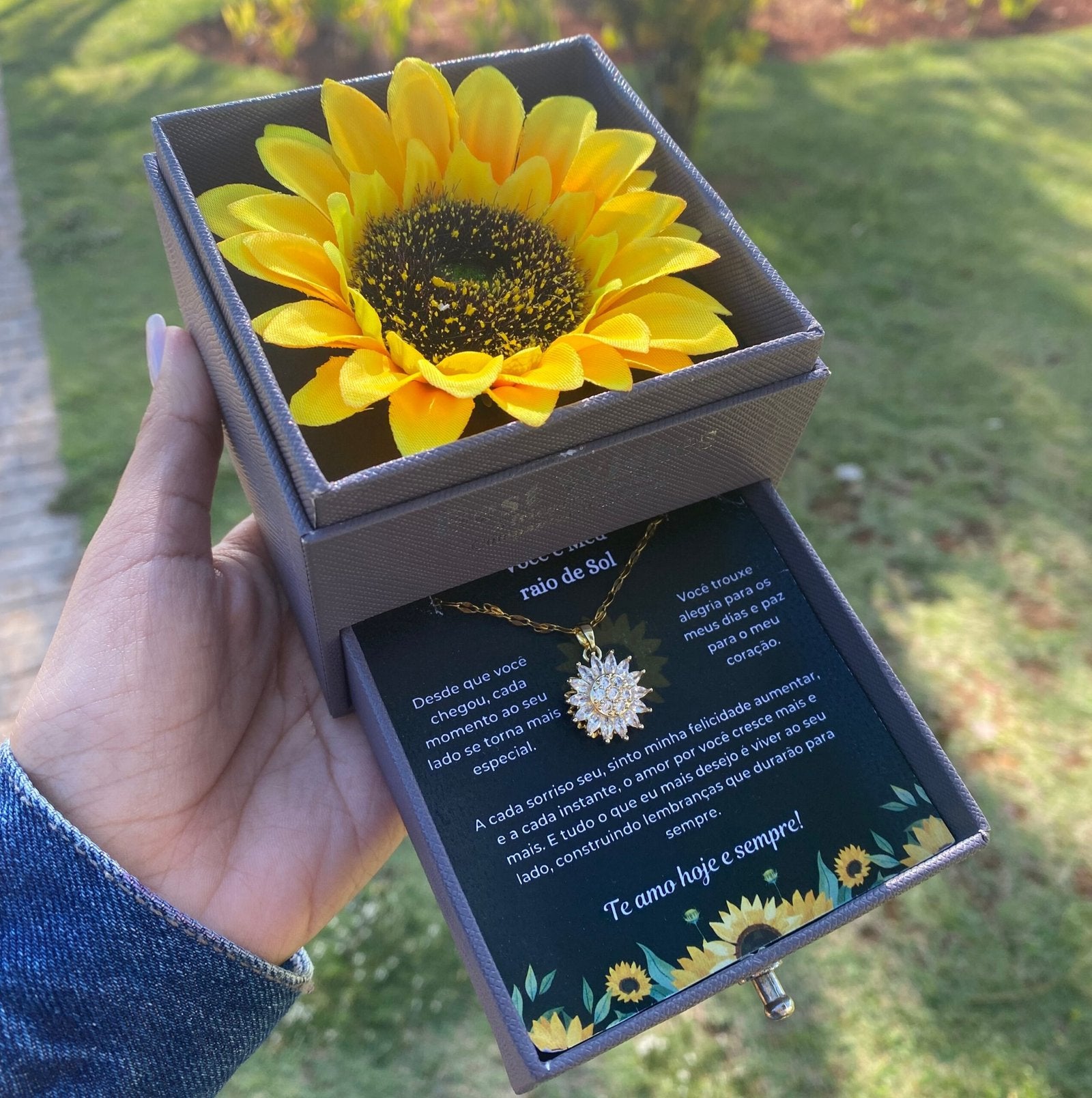 Caixa Rosa Girassol & Colar Girassol