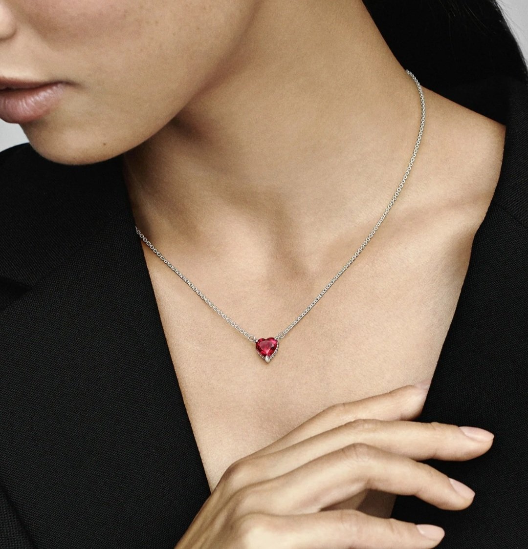 Urso Rotativo Com Rosa Real & Colar Coração