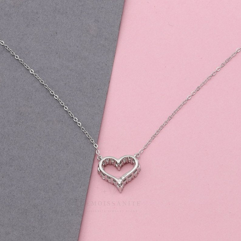 Urso Rotativo Com Rosa Real & Colar Coração Com Pedras