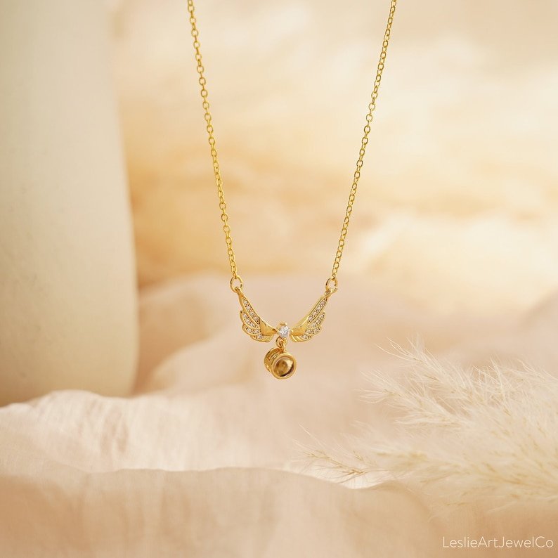 Colar Asas Projeção Com Foto