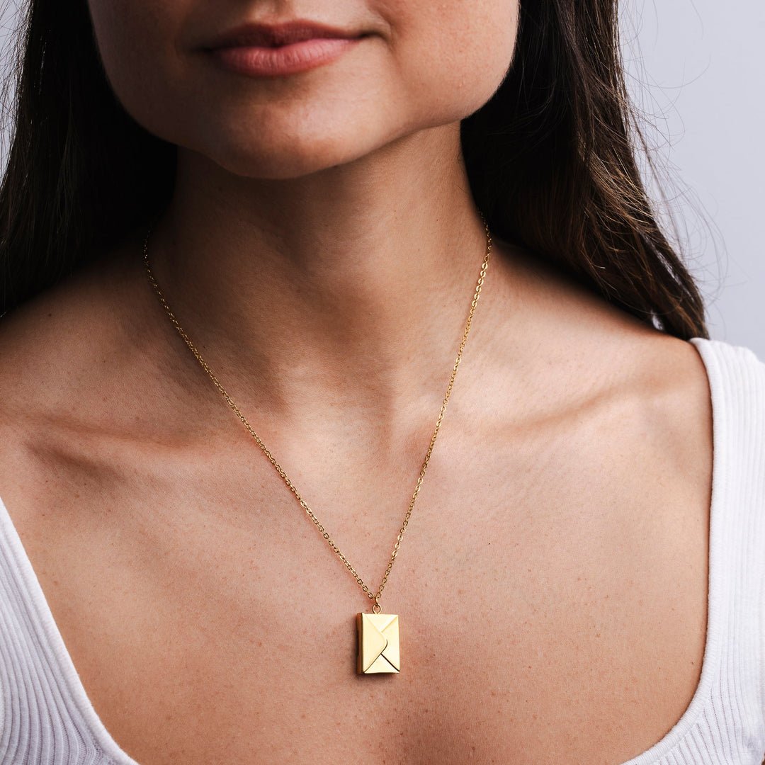 Colar Envelope Personalizado + Caixa 6 Rosas